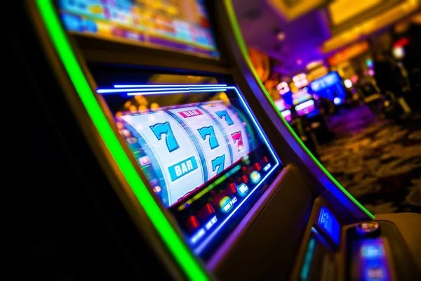 Antar-muka seluler bukti4 menampilkan pilihan meja Blackjack dan opsi cashout